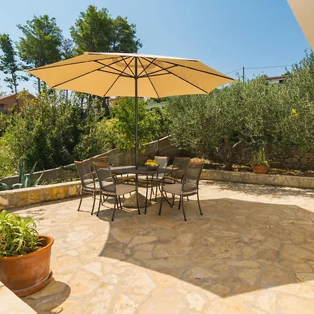 2 Bedroom Awesome In Holiday home *