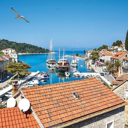 2 Bedroom Awesome In Holiday home *